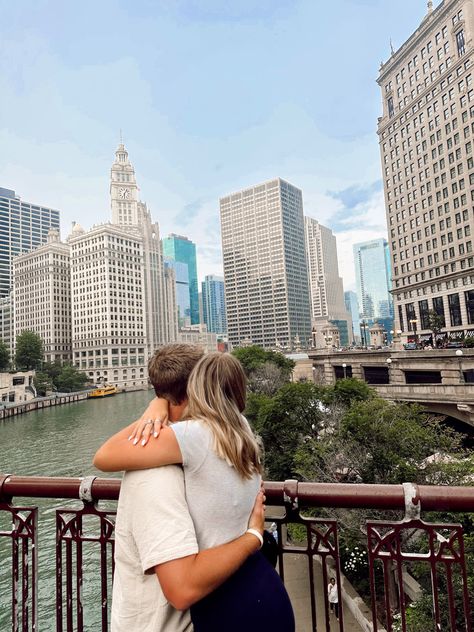 Couple boyfriend bf photos picture ideas! In chicago city with view looking away into the distance with gf hugging pic inspo and cute outfit summer !! #bf #photooftheday #chicago Chicago Bean Pictures Ideas Couple, Couple In Chicago, Couple Photos In The City, Chicago Couple Pictures, Chicago Date Ideas, Gf Poses, Boyfriend Photo Ideas, Bf Photos, Couples City