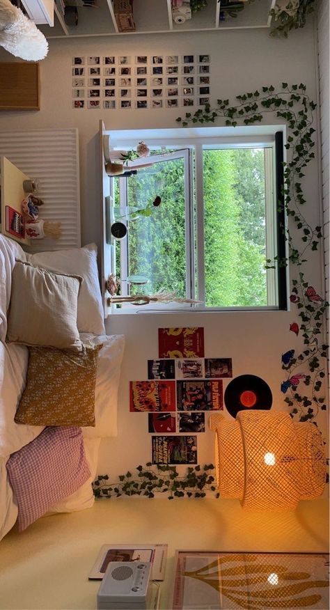 Teenage Room Aesthetic, Girl Bedrooms Aesthetic, Teenage Girl Bedrooms Aesthetic, Adult Room Decor, Teenager Room, Girl Bedrooms, Teenage Room, Pinterest Room Decor