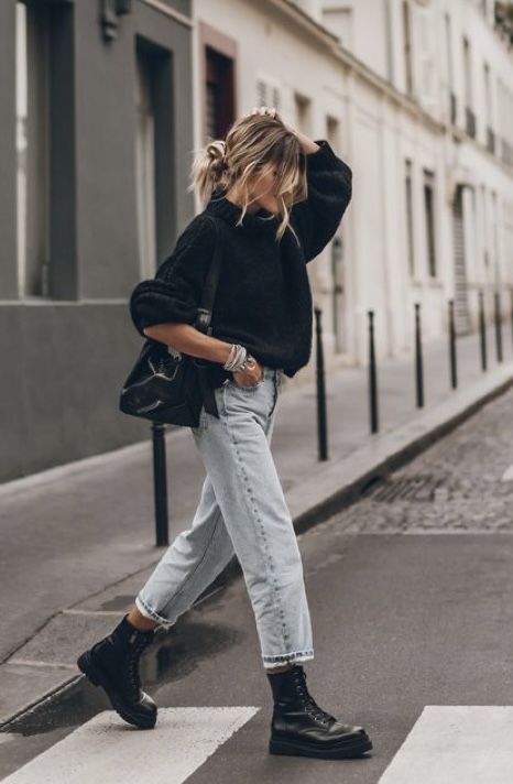 Women’s Edgy Outfits, Edgy Fashion For Women Over 40, Festival Outfit Herbst, Autumn 24 Outfits, Mom Jeans Outfit Herbst, Autumn Outfits Casual Chic, Black Ripped Mom Jeans Outfit, Autumn Fits Casual, Fashion Inspo Outfits 2024