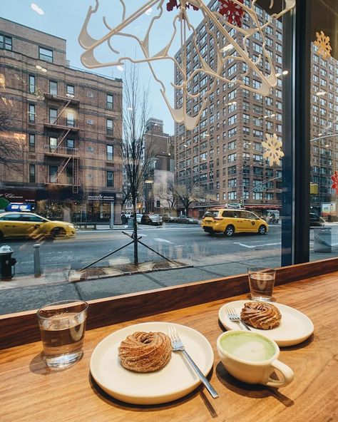 New York | Travel community on Instagram: “✨Good morning 🍵🍩 breakfast in the Upper West Side 💕✨ 📸 @melliekr 😍🌇 ✨ ✈Mark your photo with tag #nycityworld and we'll post it! ✨ #newyork…” New York City Cafe Aesthetic, New York Adventures, New York Aesthetic Travel, Cafes In New York City, New York Date Aesthetic, Living In New York Aesthetic, New York Cafes, New York Travel Aesthetic, New City Aesthetic