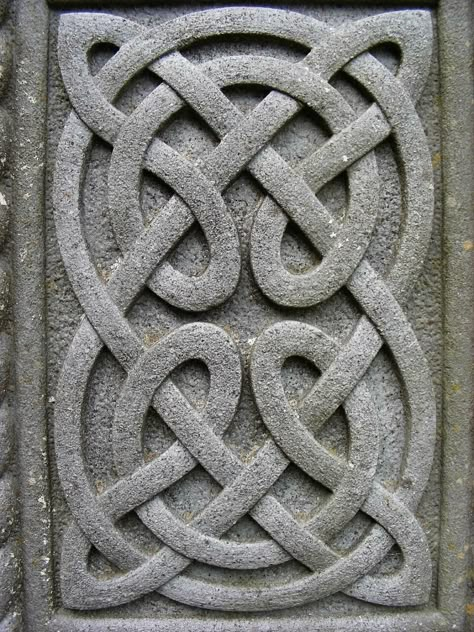 Celtic Stone Carving, Celtic Knot Carving, Celtic Garden Ideas, Celtic Art Patterns, Ancient Irish Art, Celtic Statue, Celtic Sculpture, Celtic Metalwork, Celtic Architecture