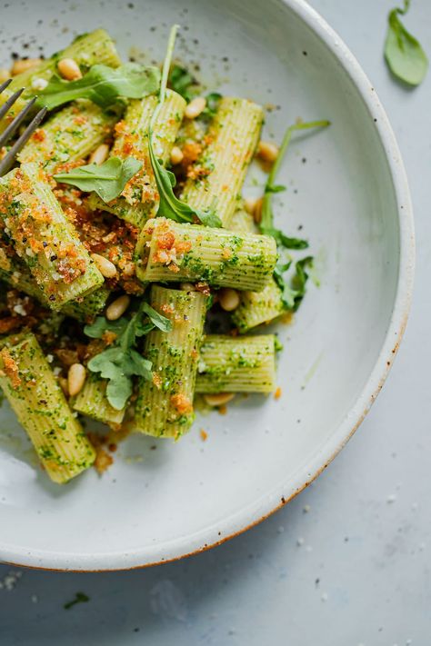 Beautiful Pasta Dishes, Easy Pesto Pasta Recipes, Diet Food Photography, Pasta Presentation, Pasta Photography, Beautiful Pasta, Easy Pesto Pasta, Arugula Pasta, Garden Pasta