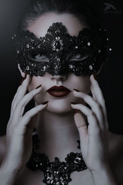 Mascarade Outfit, Masquerade Photoshoot, Masquerade Mask Aesthetic, Masquerade Aesthetic, Black Mask Aesthetic, Mask Photoshoot, Black Masquerade Mask, Mask Photography, Mask Aesthetic