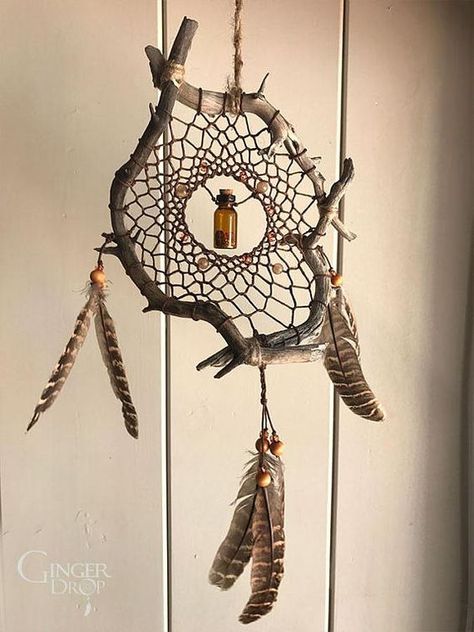 Creative Wall Hanging, Diy Dream Catcher Tutorial, Dream Catcher Tutorial, Dream Catcher Patterns, Wall Hanging Ideas, Dream Catcher Decor, Wall Decor Aesthetic, Dream Catcher Art, Dream Catcher Craft