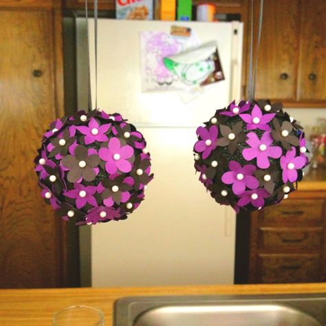 Styrofoam Ball Crafts, Paper Flower Ball, Flower Balls, Sewing Pins, Diy Chandelier, Styrofoam Ball, Flower Ball, Art Lessons Elementary, Color Flower