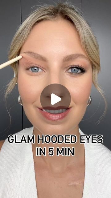 Gala Makeup Looks Hooded Eyes, Hooded Eyes Eye Makeup, Eye Makeup For Short Hair, Date Night Makeup Hooded Eyes, Neutral Eye Makeup Hooded Eyes, Hooded Eye Makeup Tutorial Videos, Very Hooded Eye Makeup, Brown Hooded Eye Makeup, Eye Shadow Hooded Eyes