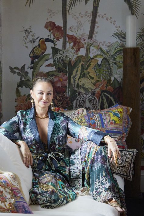 When Australian fashion designer and kaftan queen Camilla Franks purchased a four-bedroom, 1800s Victorian terrace in Sydney’s Woollahra five years ago, she knew it was time to trade her vagabond lifestyle for a sanctuary away from her busy work life. Vagabond Lifestyle, Bohemian Glamour, Haute Bohemian, Stage Designer, Diy Accent Wall, Queen Camilla, Australian Fashion Designers, Flattering Jeans, Victorian Terrace