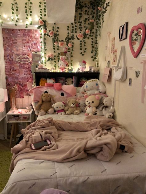 Coquette hello kitty plushies pink room tour Hello Kitty Room, Kitty Room, Hello Kitty Room Decor, Chambre Inspo, Hello Kitty Rooms, Pink Room Decor, Deco Studio, Cute Bedroom Ideas, Room Redesign