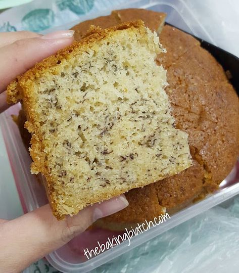 Banana Sponge Cake, Rich Banana Bread, Moist Banana Muffins, Banana Cakes, Super Moist Banana Bread, Cake Varieties, Delicious Banana Bread Recipe, Banana Nut Bread Recipe, Tray Bake Recipes