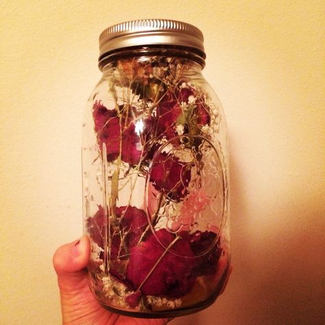 Keep your dried flowers in a mason jar and you'll have them forever ❤️ #lovejar#masonjar #craft #keepsake #flowers #roses #pink #DIY Preserve A Rose, Flowers In A Mason Jar, Diy Dried Flowers, Flowers In A Jar, Diy Jars, Pink Diy, Love Jar, Ball Jar, Flowers In Jars