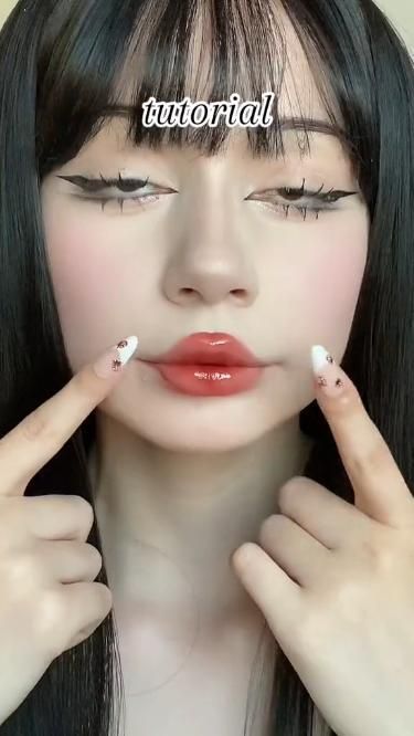 Me encantó éste Makeup Anime Eye Makeup, Punk Makeup, Lip Tutorial, Doll Eye Makeup, Anime Makeup, Makeup Artist Tips, Lip Makeup Tutorial, Swag Makeup, Face Makeup Tutorial