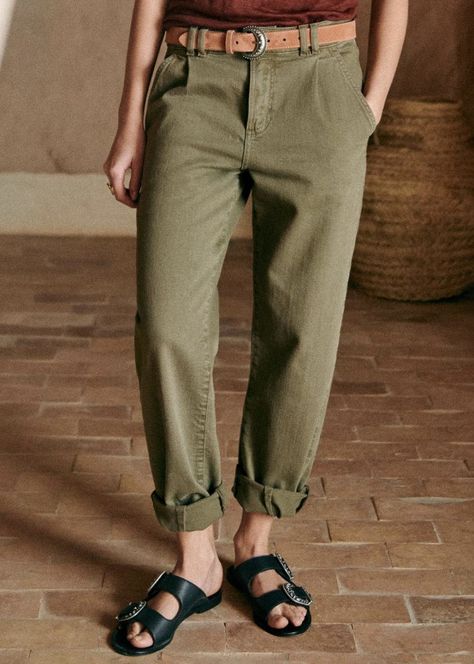 Jumpsuit Trousers, Outfits Casuales, Parisian Style, Pant Jumpsuit, Blue Denim, Khaki Pants, Casual Fashion, Outfit Inspirations, Summer Outfits