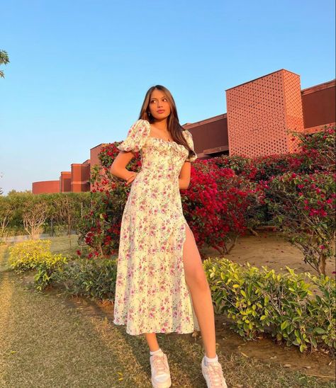 Western Dress Poses For Women, Western Dresses Photo Poses, Khushi Hegde Outfits, Western Outfit Poses, Western Clothes Aesthetic, Poses In Western Dress, Poses In Frock For Instagram, Western Dress Poses, Simple Poses For Instagram