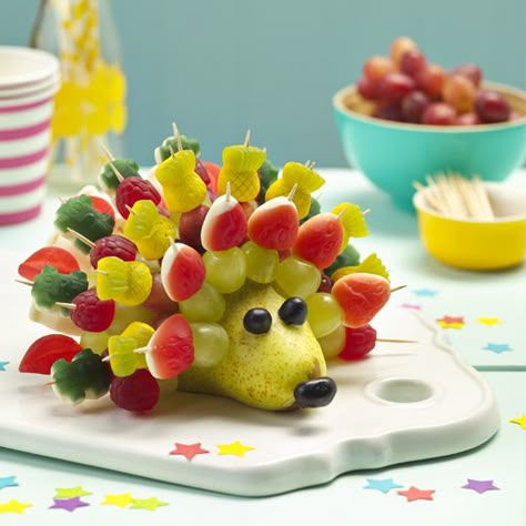 Free fruity hedgehog recipe. Try this free, quick and easy fruity hedgehog recipe from countdown.co.nz. Hedgehog Recipe, Kreative Snacks, The Best Dessert, Decorações Com Comidas, Food Art For Kids, Amazing Food Decoration, Party Food Platters, Kids Party Food, Easy Food Art