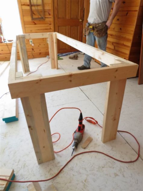 Black Spruce Hound: A DIY Desk Made From 2x6s Diy L Shaped Desk, Build Your Own Desk, Diy Standing Desk, Diy Office Desk, Diy Desk Plans, Computer Desk Design, Diy Computer Desk, Black Spruce, Desk Diy