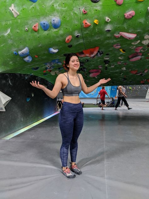 Rock Climbing Outfits Woman, Womens Rock Climbing Outfit, Female Rock Climbing, Rock Wall Climbing Outfit, Cute Climbing Outfit, What To Wear Rock Climbing Outfit, Cute Rock Climbing Outfit, Bouldering Outfit Woman, Rock Climbing Hairstyles