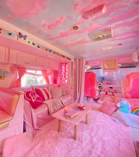 Pink Barbie House Aesthetic, Real Barbie House, Barbie Aesthetic Home, Hgtv Barbie Dream House Challenge, Pink Rv Interior, Barbie Dream House Bedroom, Barbie House Aesthetic, Barbie Dream House Aesthetic, Barbie Room Aesthetic