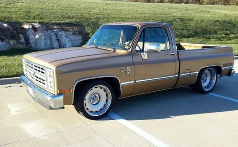 Tough Truck: 1985 Chevrolet C-10 Silverado #ForSale #C10, #Chevrolet, #Silverado - https://barnfinds.com/tough-truck-1985-chevrolet-c-10-silverado/ Trucks Lifted, Lowrider Trucks, Lowered Trucks, C10 Chevy Truck, Custom Chevy Trucks, Chevy Pickup Trucks, Chevrolet S10, Old Pickup Trucks, Chevrolet C10