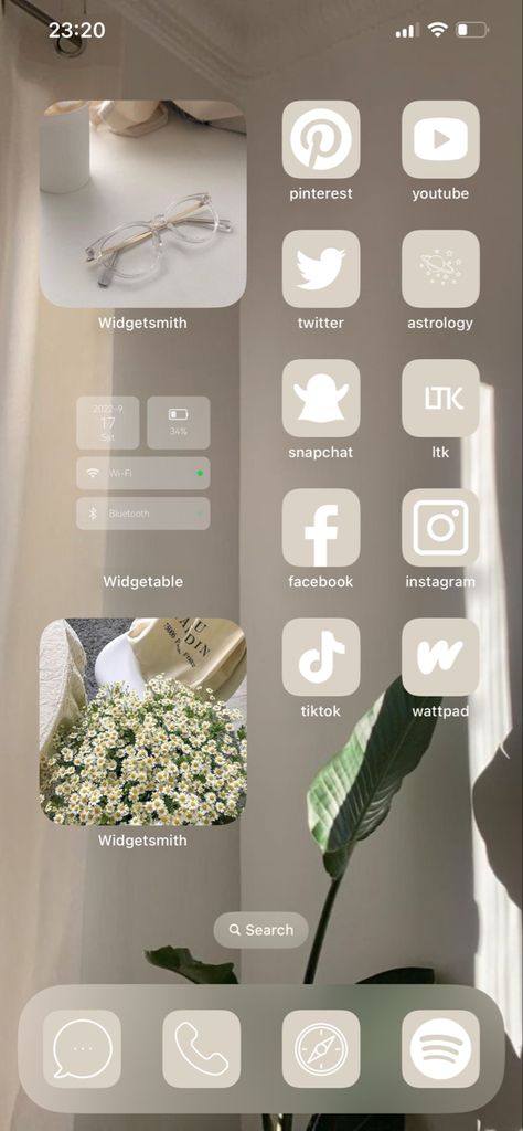 Ios 16 Wallpaper Flower Aesthetic, Beige Ios 16 Homescreen, Beige Home Screen Ideas, Clean Phone Aesthetic, Clean Girl Aesthetic Homescreen, Clean Girl App Icons, Clean Homescreen, Clean Girl Homescreen Layout, Clean Girl Phone Aesthetic