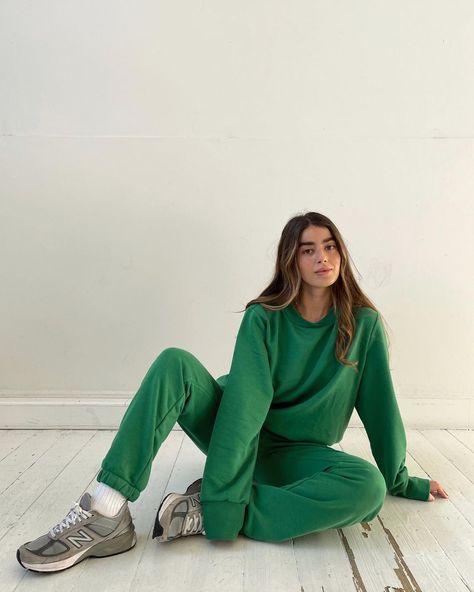 BRUNA 🐻🇱🇧 on Instagram: “wearing @noisymay LUPA sweatsuit 💚 #noisymay” Green Sweatsuit, Quarantine Outfit, Pants And Top, Green Joggers, Pose Idea, Winter Fits, Matching Pants, Jogger Set, Instagram Inspiration