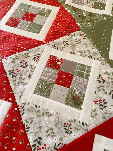 Cheater Quilt Fabric, Christmas Quilting Projects, Christmas Quilt Blocks, Quilts Christmas, Christmas Quilt Patterns, Christmas Quilting, Quilt Sewing Patterns, Holiday Quilts, Patchwork Quilt Patterns