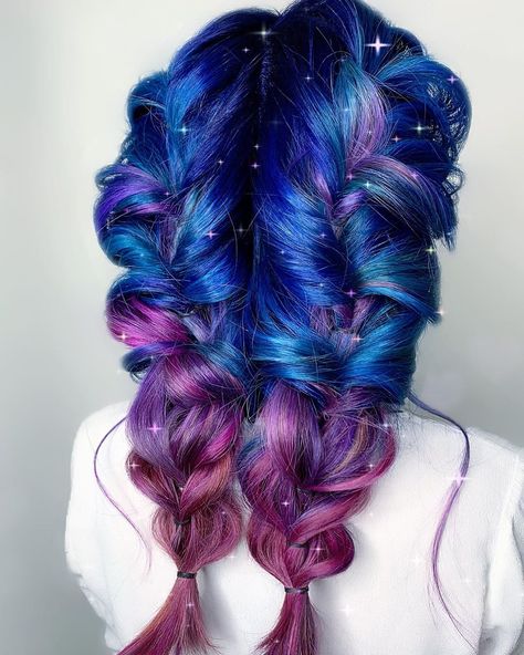 Galaxy Hair Dye Ideas, Galaxy Dyed Hair, Space Hair Color, Galaxy Hair Color Short, Different Hair Dye Styles, Fantasy Hair Color Ideas, Fantasy Color Hair, Galaxy Hairstyles, Fun Hair Dye Ideas