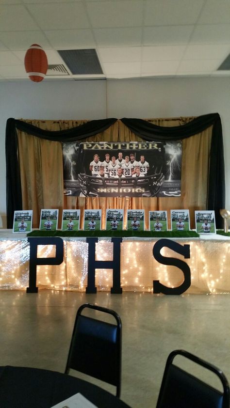 Elegant Football Banquet Centerpieces, End Of Season Banquet Ideas, Banquet Centerpieces Elegant, High School Football Banquet Ideas, High School Football Banquet, Hockey Banquet Ideas, Athletic Banquet Decorations, Wrestling Banquet Ideas, Sports Banquet Ideas