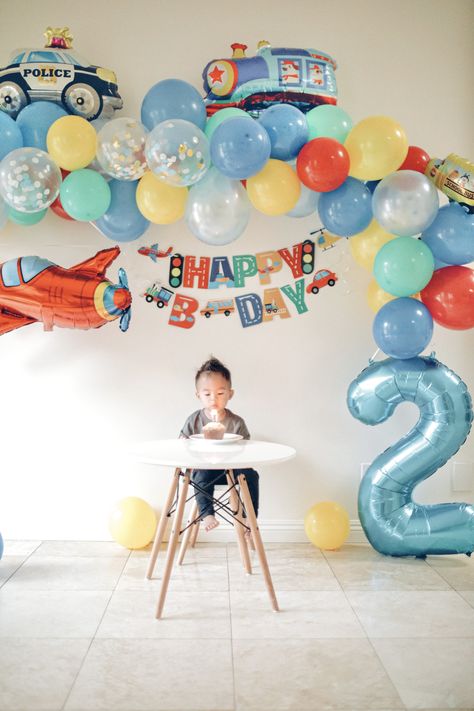 2 Year Birthday Decoration Ideas, 2nd Birthday Decoration Ideas At Home, 3rd Birthday Party For Boy, Bday Decor, Birthday Decorations At Home, Cars Theme Birthday Party, 1 Birthday, Car Themes, 2 Birthday