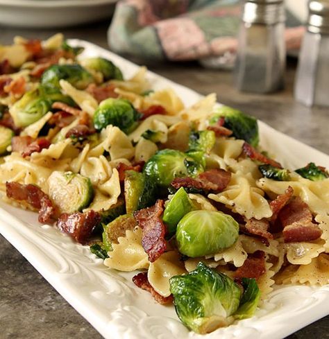 17 Thanksgiving Pasta Recipes You Need To Try! | http://homemaderecipes.com/17-thanksgiving-pasta-recipes/ Fall Bowtie Pasta, Thanksgiving Pasta Sides, Thanksgiving Pasta Dishes, Thanksgiving Pasta Salad, Thanksgiving Pasta Recipes, Bacon And Brussel Sprouts, Thanksgiving Pasta, Italian Thanksgiving Recipes, Fall Pasta Recipes