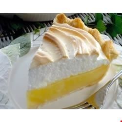 Finally, a show-stopping lemon meringue pie that is also easy to make. If you do not wish to grate lemon zest, use 1/4 teaspoon of lemon extract in its place. Eagle Brand Lemon Pie, Easy Lemon Meringue Pie, Easy Lemon Meringue, Eagle Brand Recipes, Meringue Recept, Baking Lemon, Lemon Pies, Lemon Meringue Pie Easy, Lemon Icebox Pie