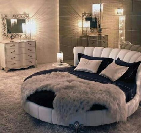 Luxury Bed Frames, Circle Bed, Round Bed, Pillow Ideas, Round Beds, Bedroom Bed Design, Chic Bedroom, Awesome Bedrooms, Dream Rooms