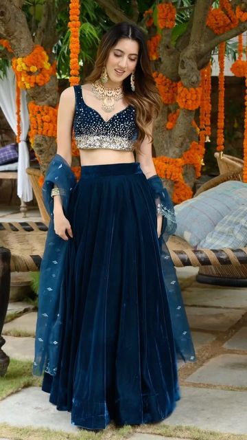 Mehendi Night Outfit, Blue Velvet Lehenga, Lehenga Designs Latest, Blue Blouse Designs, Engagement Lehenga, Weddings Dresses, Indian Bridesmaid Dresses, Simple Lehenga, Velvet Lehenga