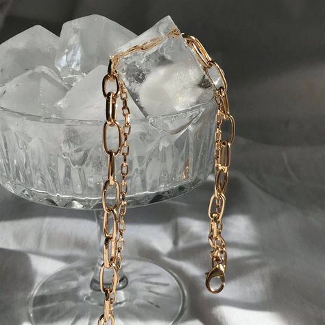 Aestethic Photo, Jewelry Product Photography, Ice Aesthetic, Photographing Jewelry, Jewellery Photography Inspiration, Jewelry Product Shots, Creative Jewelry Photography, Jewelry Photography Styling, Instagram Jewelry