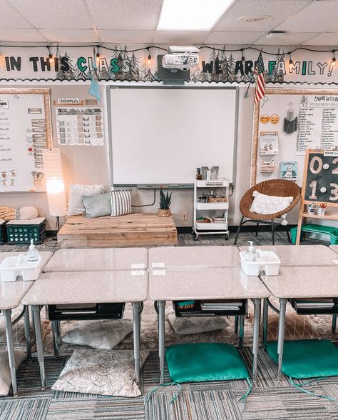 Classroom Organization Furniture, Teacher Area Setup, Small Classroom Decorating Ideas, Portable Classroom Ideas, Classroom Decor Amazon, Clean Classroom Aesthetic, Portable Classroom Setup Ideas, Amazon Classroom Decor, Portable Classroom Decor