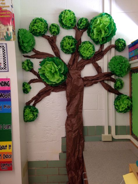 My Leader in Me classroom tree! Classroom Family Tree, Paper Tree Classroom, Classroom Tree, Decoration Creche, 3d Tree, Diy Tree, Tree Artwork, Paper Tree, Classroom Walls