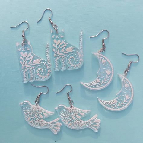 Laser-Cut Clear Acrylic Kitty Folk Earrings Laser Engraved Earrings, Shrinky Dink Jewelry, Laser Cut Necklace, Shrink Plastic Jewelry, Laser Cut Wood Crafts, Laser Cut Jewelry, Laser Cut Earrings, Cut Earrings, Printed Jewelry