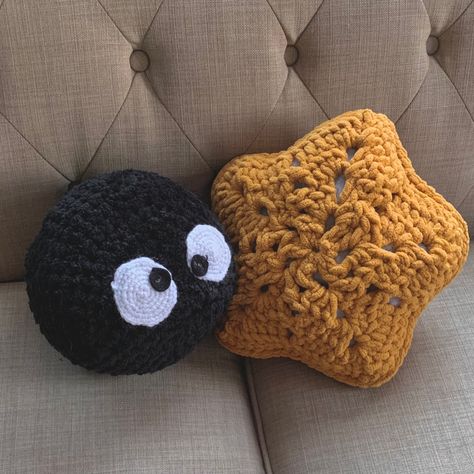 Soot Sprite Stars, Soot Sprite Pillow, Easy Anime Crochet, Studio Ghibli Sewing, Soot Spirit Crochet, Studio Ghibli Crochet Granny Square, Studio Ghibli Knitting, Birthday Gift Crochet Ideas, Crochet Patterns Studio Ghibli