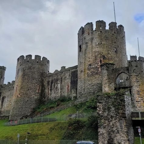 Can you guess 》》》comment your answer: 🇮🇪 vs 🏴󠁧󠁢󠁷󠁬󠁳󠁿 We took a gamble on the quick get away weekend and was surprised at how much we enjoyed it! Wales took our breath away with its stunning views and castles! We visited the small town of Conwy and beach town of Llandudno. Great food, nice people and nice coffee for the cold outside! Make sure to add this to your list! #viljoenadventuresblog #Wales #conwy #castles #green #countryside #longwalks #pier #sledding #tram #hotchocolate #coffee #... Wales Castles, Conwy Wales, Castles In Wales, Nice People, Long Walks, Great Food, Living Environment, Cold Outside, British Isles