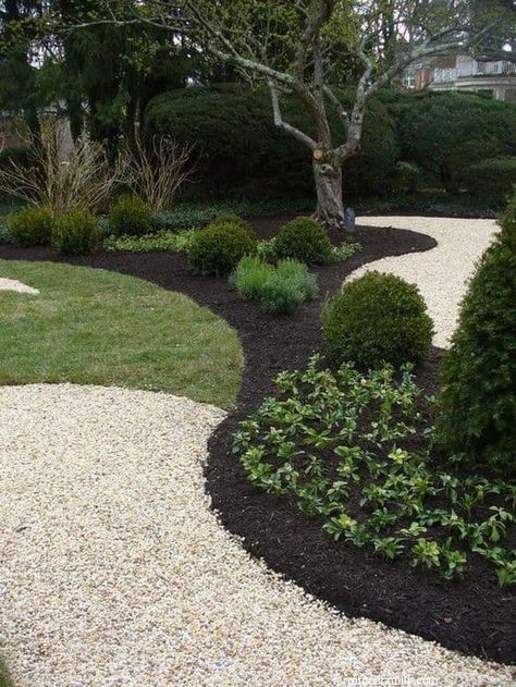 18+ Best Landscaping Ideas & Designs With Mulch And Rocks Rock Mulch, Mulch Landscaping, Front Yards, Easy Landscaping, Landscaping Tips, Diy Landscaping, Diy Garden Projects, Landscaping With Rocks, Mulch