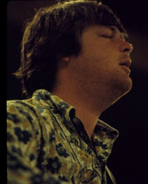 brian wilson of the beach boys, 1967. Brian Wilson, Beach Boy, Beatles Pictures, Beach Boys, The Beach Boys, Surfs Up, Record Producer, Music Stuff, The Beatles