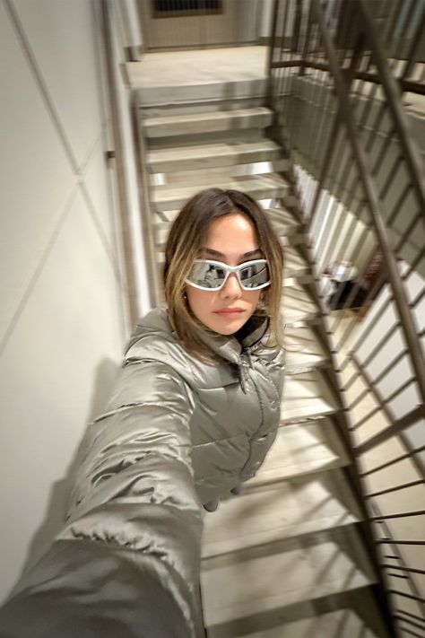 Puffer Outfit, Sunglasses Aesthetic, Silver Sunglasses, Silver Chrome, Selfie Time, Instagram Photography, Photoshoot Poses, Favorite Products, Sporty Style