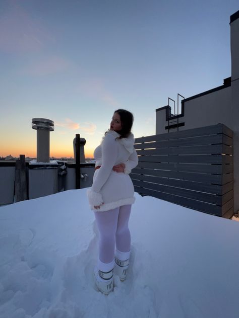 Midsize Outfits Aesthetic, White Winter Dress, Outfit Inspo Midsize, Soft Life Aesthetic, Midsize Outfit, White Dress Winter, Midsize Outfits, Soft Life, Life Aesthetic