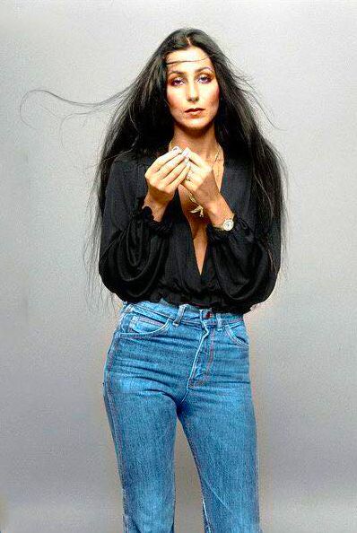 Cher - 1970's #HalloweenHairstylesForWomen Cher Fashion 70s, Cher 70s Fashion, Cher Outfits 70s, Cher Iconic Looks, Cher 1970s, 70s Cher, Icons Women, Cher Hair, Cher 70s