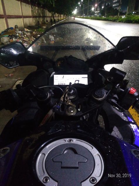 R15 Night Ride, Motor Ride Night, Bike Riding Aesthetic, Photography Tea, Romcom Movies, Night Bike Ride, Yamaha R3, Instagram Black Theme, Boy Silhouette