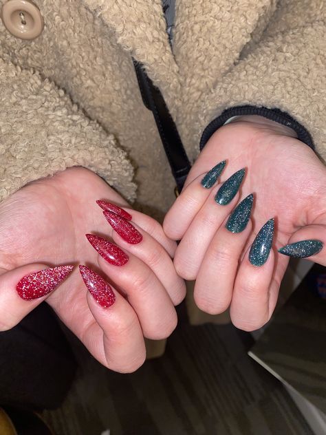 Nails Christmas Red And Green, White Red And Green Nails, Green Red Nails Christmas, One Hand Red One Hand Green Nails, Red And Green Nails Simple, Red Green Nails Christmas, Green And Red Nail Designs, Red And Green Ombre Nails, Green And Red Nails Christmas