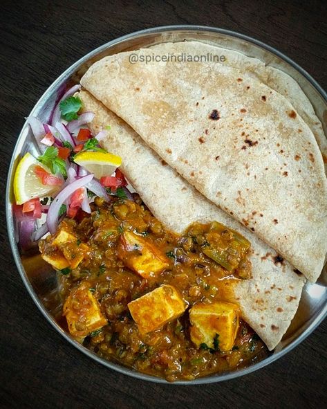 Chapathi Curry Recipe, Chapathi Curry, Indian Paneer Recipes, Ridge Gourd, Paneer Curry, Indian Lunch, Green Gram, Paneer Dishes, Paneer Recipe