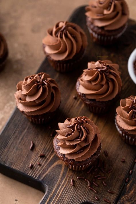 Low Calorie Chocolate Cupcakes - Lose Weight By Eating Low Calorie Chocolate Desserts Easy, Healthy Chocolate Cupcakes, Chocolate Cupcakes Recipe, Low Calorie Chocolate, Easy Chocolate Desserts, Low Calorie Dinners, Homemade Cupcakes, Cupcake Recipes Chocolate, Low Carb Low Sugar