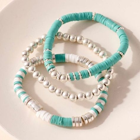 #bracelets #bead #beadedbracelets #DIY #handmade #jewelry #gemstones Bracelt Perle Plate, Make Clay Beads, Beachy Bracelets, Rubber Bead, Clay Bead Necklace, Homemade Bracelets, Preppy Bracelets, Preppy Jewelry, Bracelets Handmade Diy