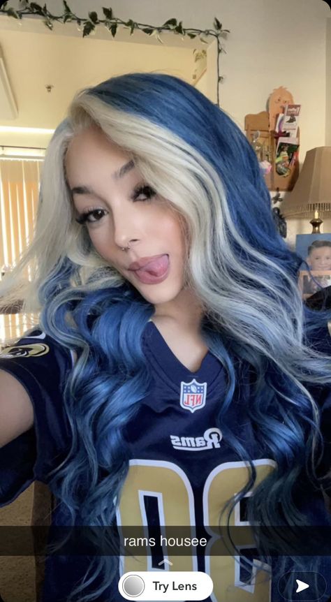 Blue Hair With Blonde, Blonde And Blue Hair, Split Dyed Hair, Cute Hair Colors, Level 8, Hair Color Streaks, Dyed Hair Inspiration, Idee Cosplay, Pretty Hair Color