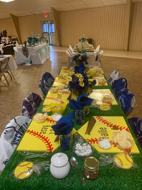 Softball Themed Party, Softball Graduation Gift Ideas, All Sports Banquet Decorations, End Of The Year Softball Party Ideas, Senior Night Decorations Softball, Softball Birthday Ideas, Softball Pool Party Ideas, Senior Night Table Display Softball, Softball Team Christmas Party Ideas